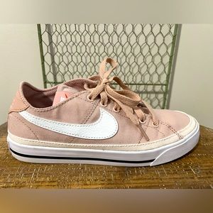 Nike Women’s Court Legacy Cnvs Casual Sneaker Size 6